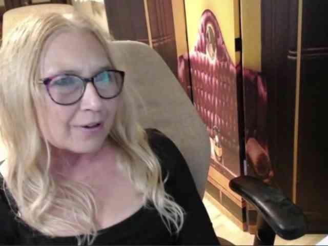 BlondeSofia webcam