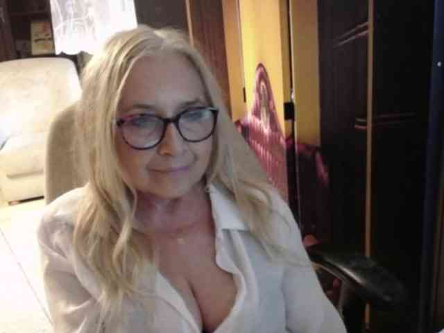 Model: BlondeSofia