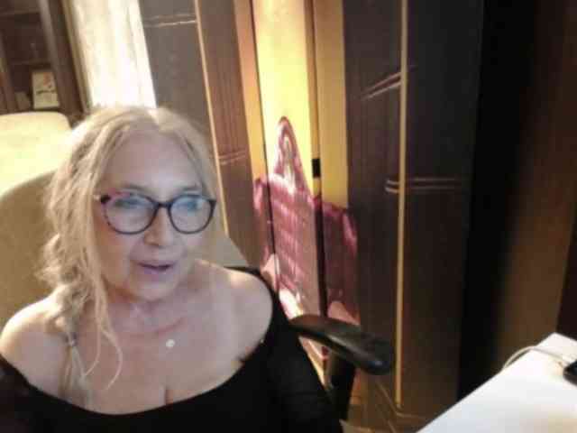 Model: BlondeSofia