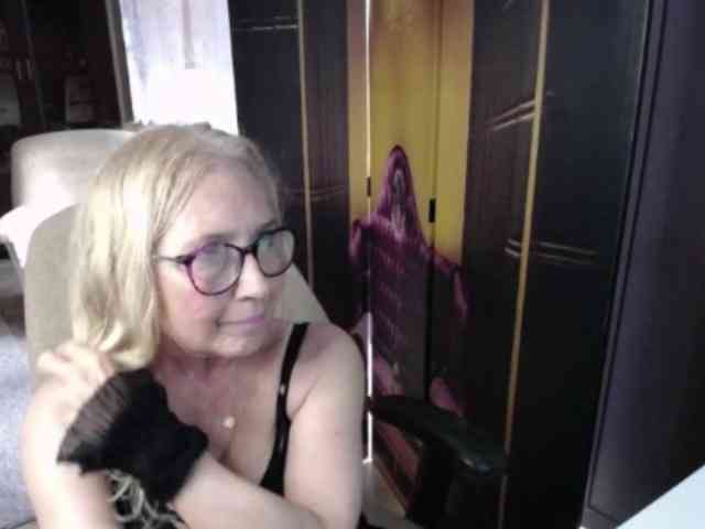 BlondeSofia webcam