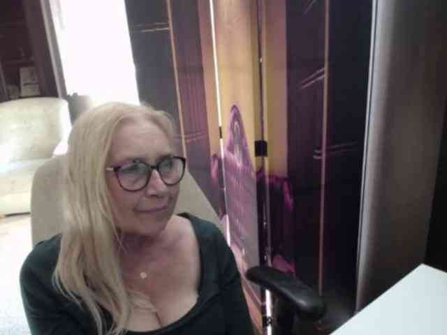 BlondeSofia webcam