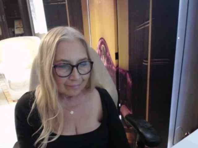 Model: BlondeSofia