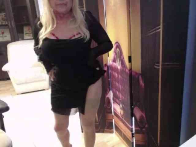 BlondeSofia webcam