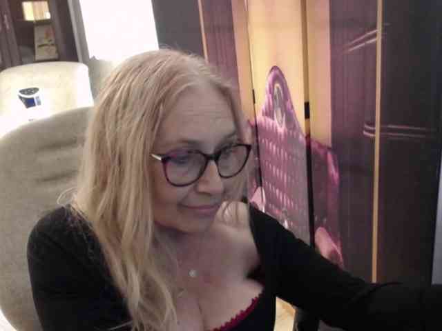 BlondeSofia webcam