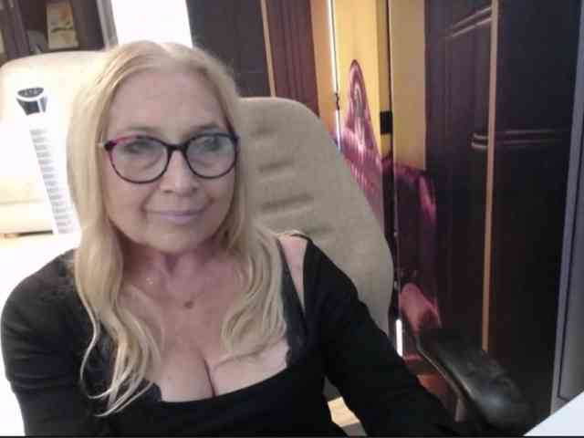 Model: BlondeSofia