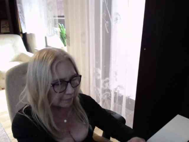 BlondeSofia webcam
