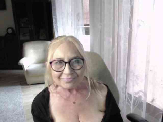 BlondeSofia webcam
