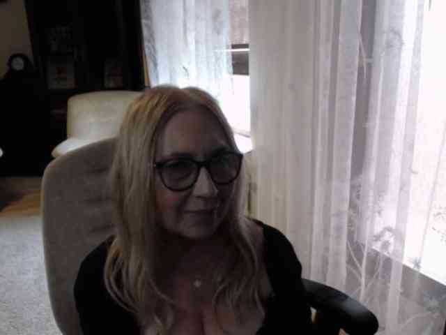 BlondeSofia webcam