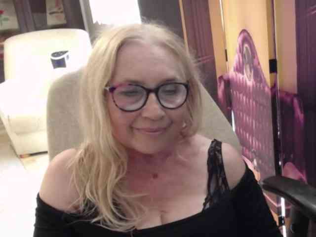 BlondeSofia webcam