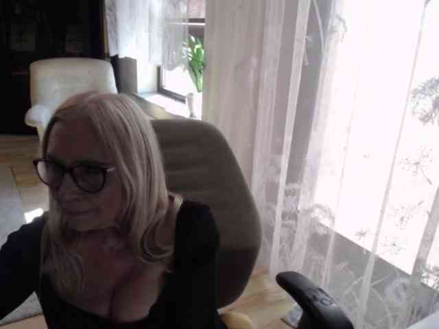 BlondeSofia webcam