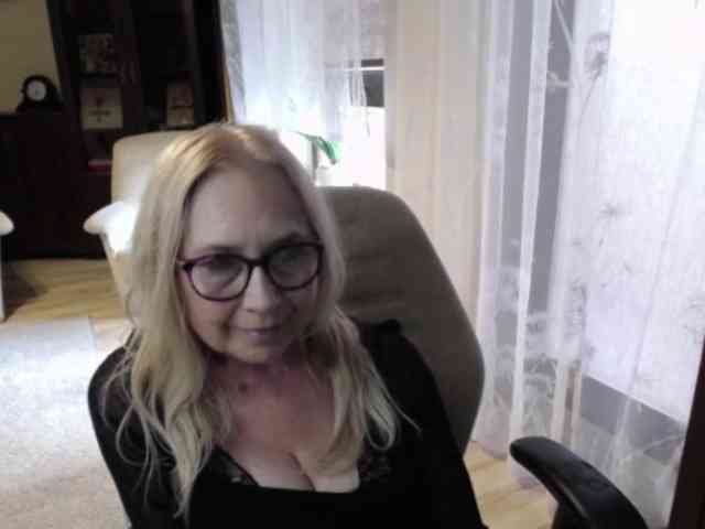 BlondeSofia webcam