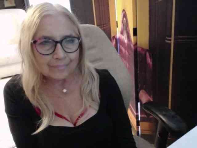 BlondeSofia webcam