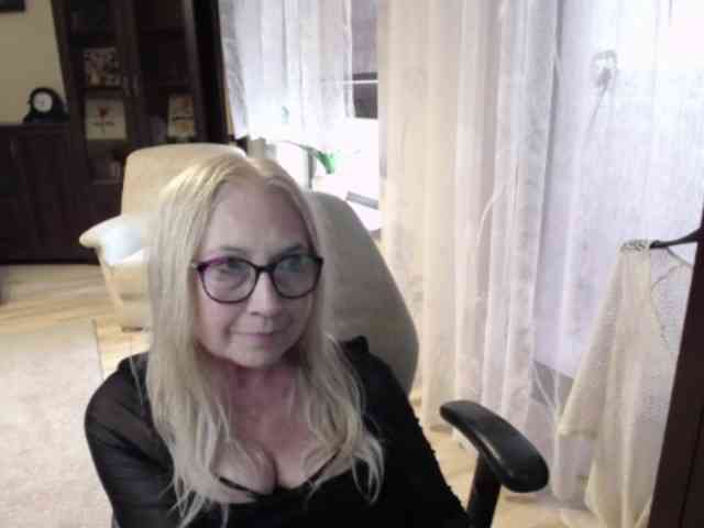 BlondeSofia webcam