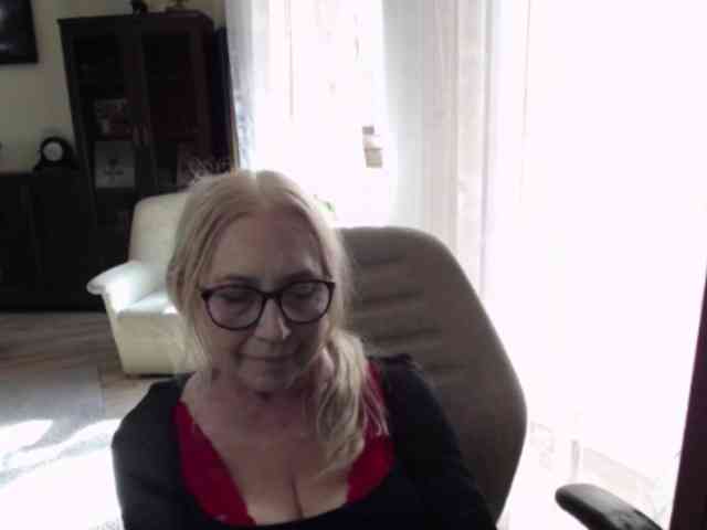 BlondeSofia webcam