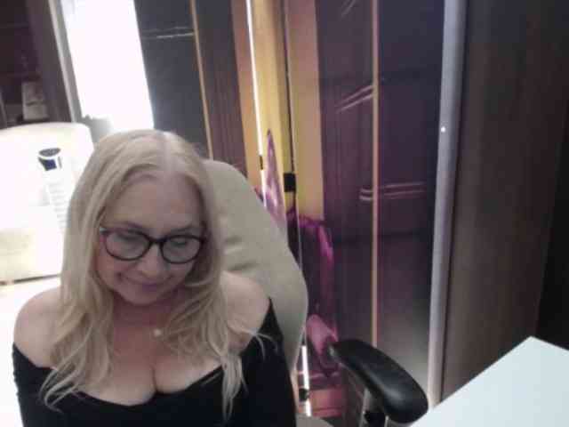 BlondeSofia webcam