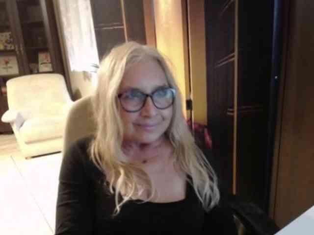 Model: BlondeSofia