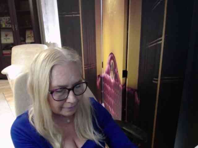BlondeSofia webcam