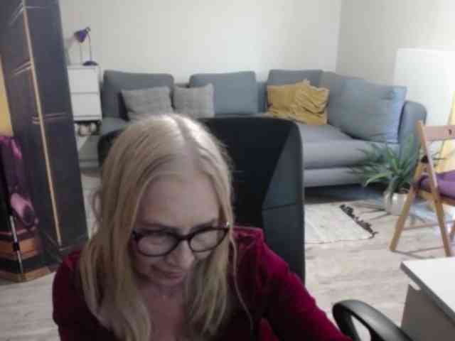 BlondeSofia webcam