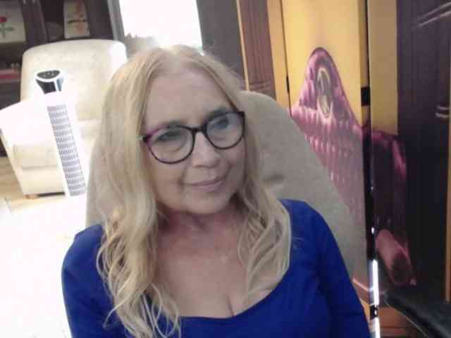 BlondeSofia webcam