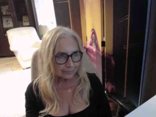 Model: BlondeSofia