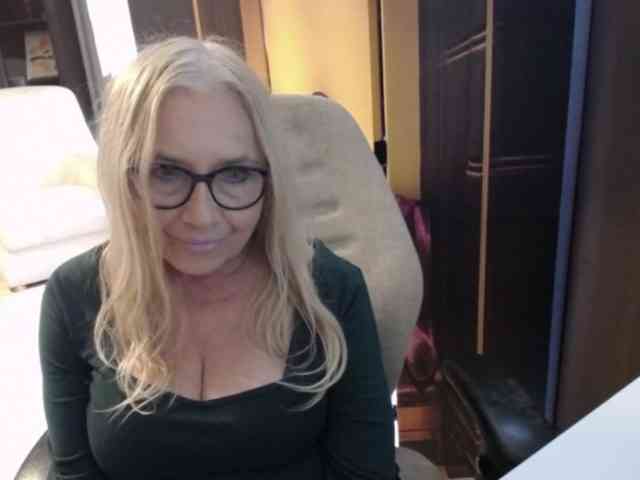 BlondeSofia webcam