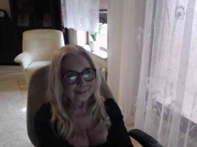 BlondeSofia webcam