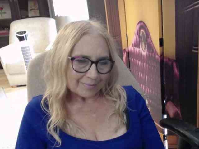 BlondeSofia webcam