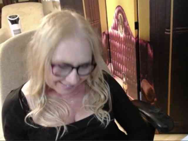 BlondeSofia webcam