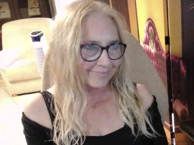 BlondeSofia webcam