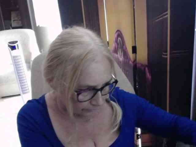 BlondeSofia webcam