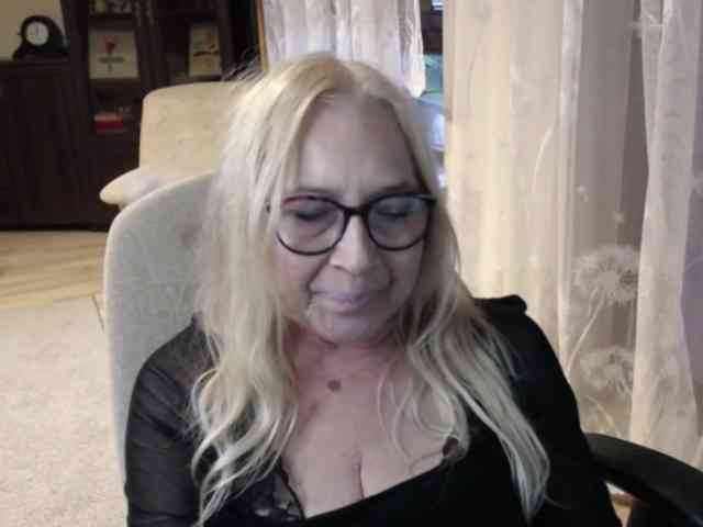 BlondeSofia webcam