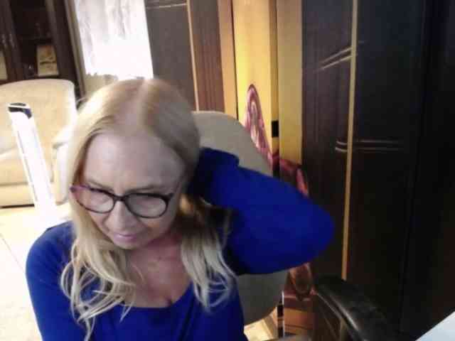 BlondeSofia webcam