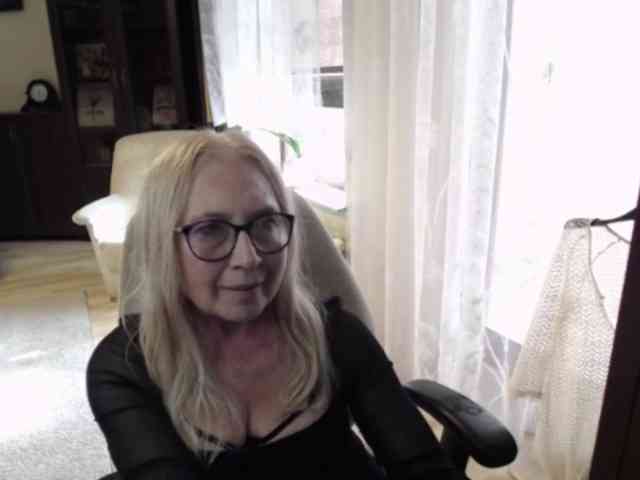 BlondeSofia webcam