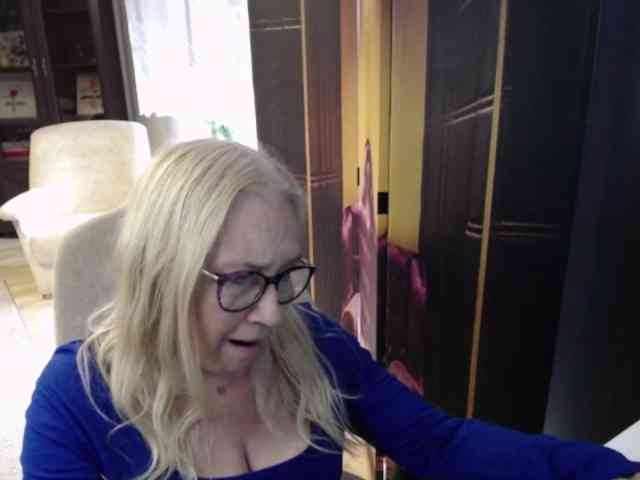 BlondeSofia webcam