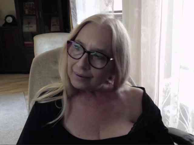 BlondeSofia webcam