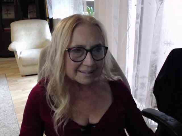 BlondeSofia webcam