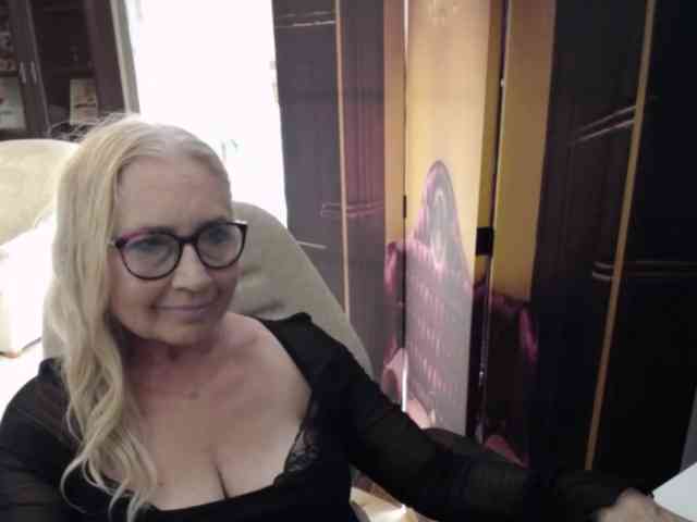 BlondeSofia webcam