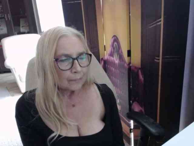 BlondeSofia webcam