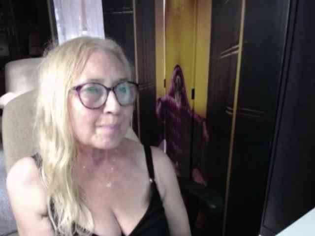 BlondeSofia webcam