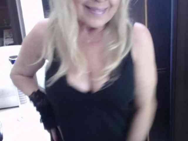 BlondeSofia webcam