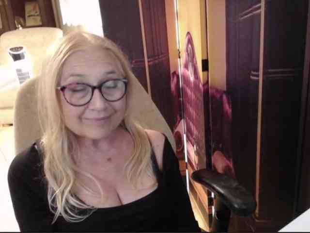 Model: BlondeSofia