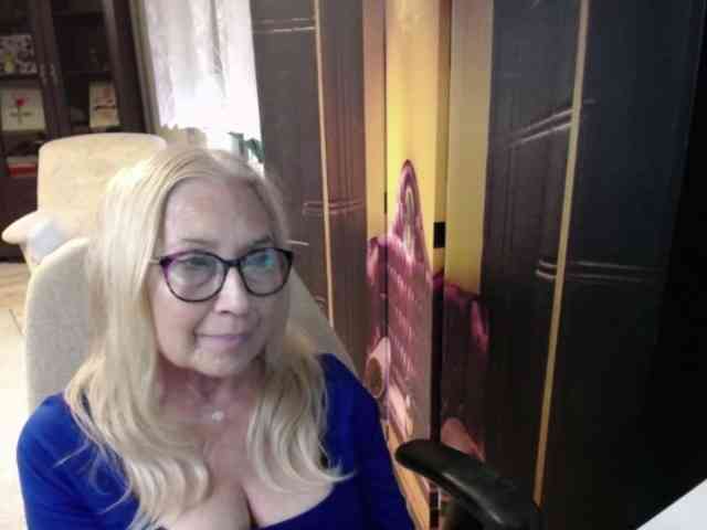 BlondeSofia webcam