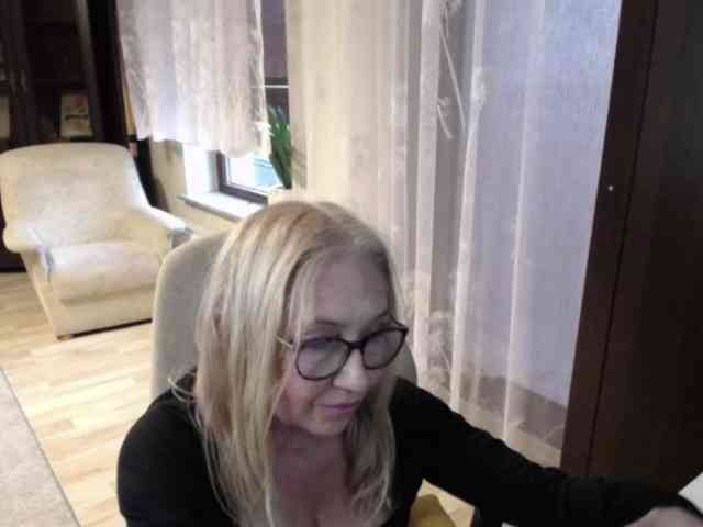 BlondeSofia webcam