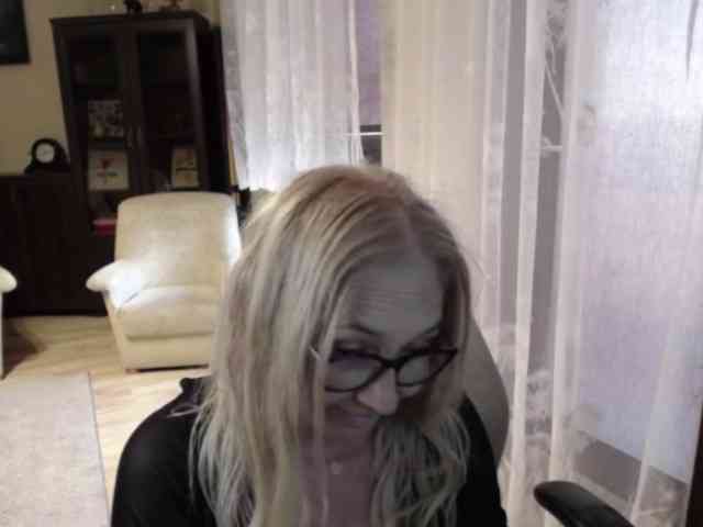 BlondeSofia webcam