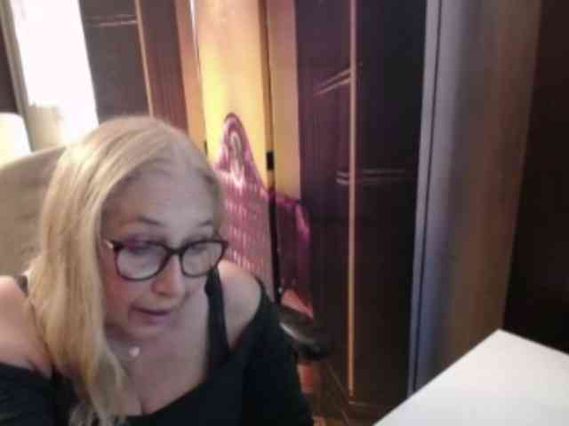 BlondeSofia webcam
