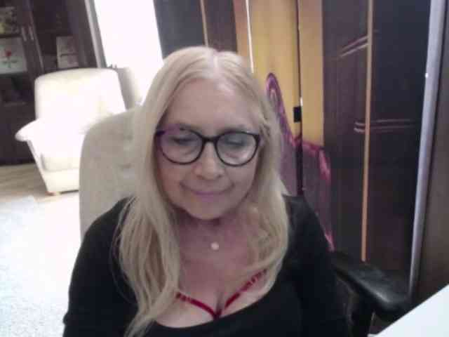 BlondeSofia webcam
