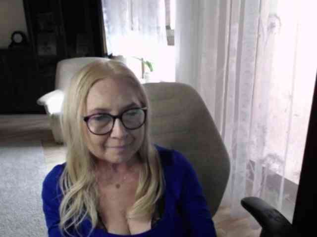 BlondeSofia webcam