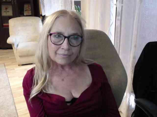 BlondeSofia webcam