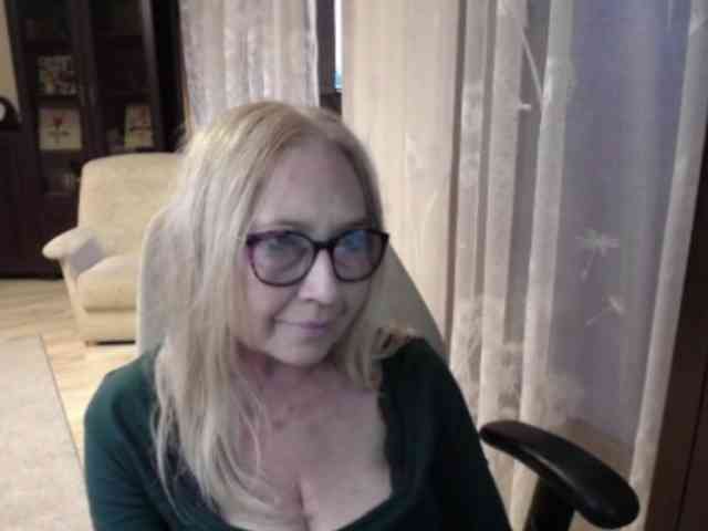 BlondeSofia webcam