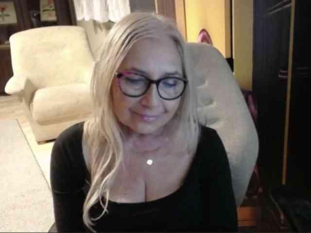 Model: BlondeSofia